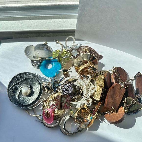 Vintage Jar of Mixed Jewelry –Mismatched, Broken, Craft Repurpose Pieces - Picture 8 of 13